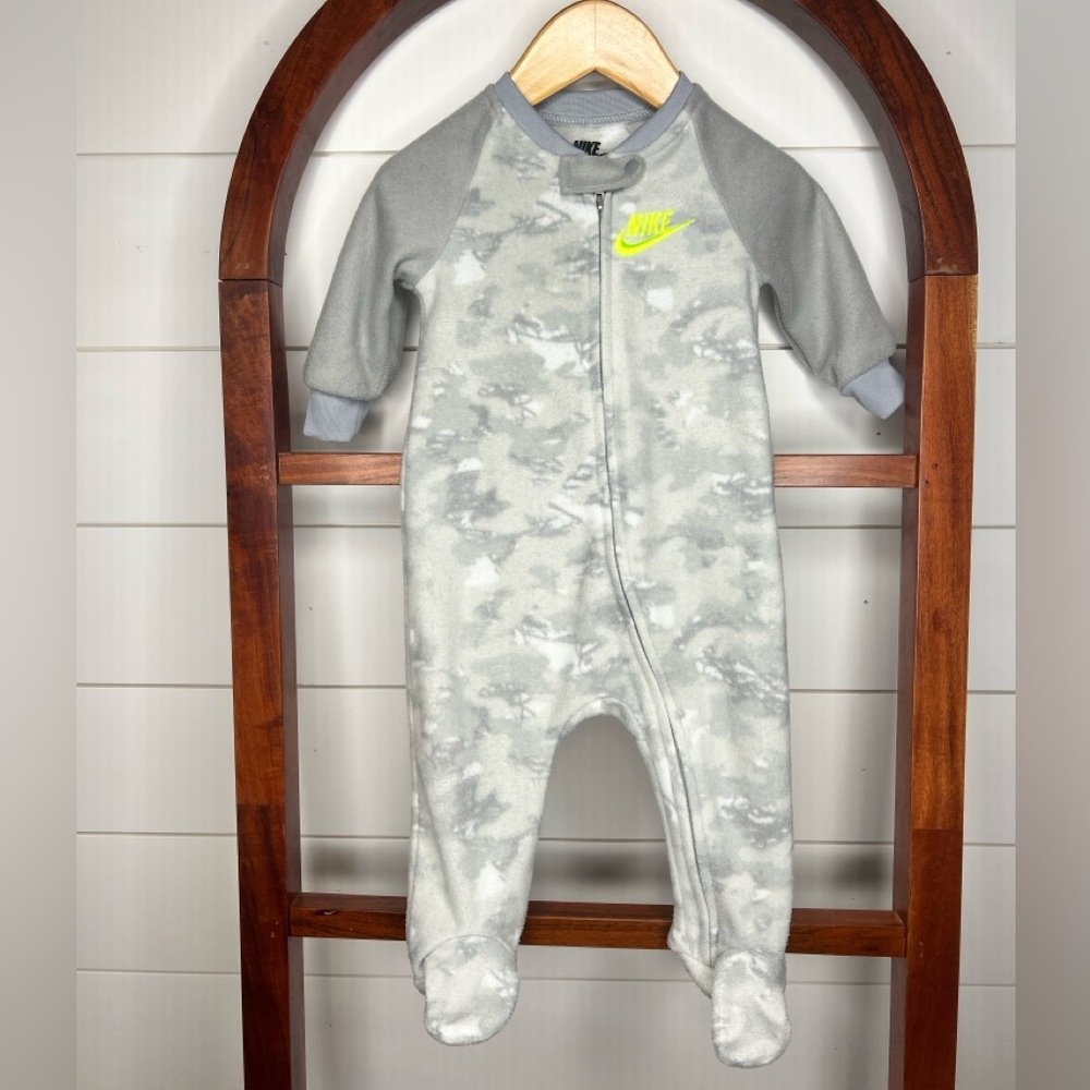 Nike Baby , Camo Gray and White Fleece Footie, 6mos.